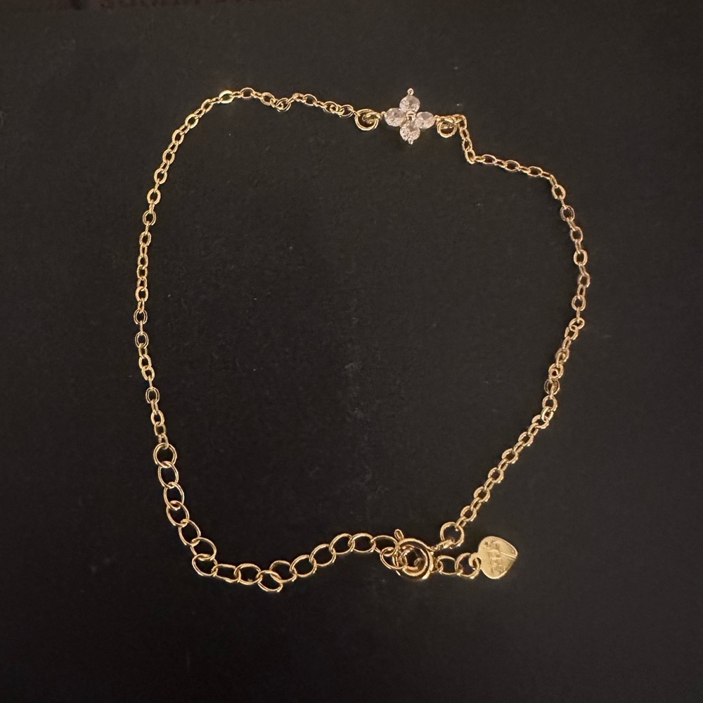 Bracelet w/ Sparkly Flower Charm